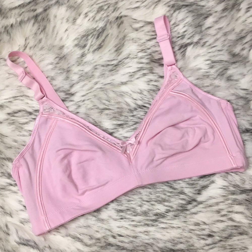 ✨2/$20✨ NWT BODY NATURALS Lace Trim Wireless Bra